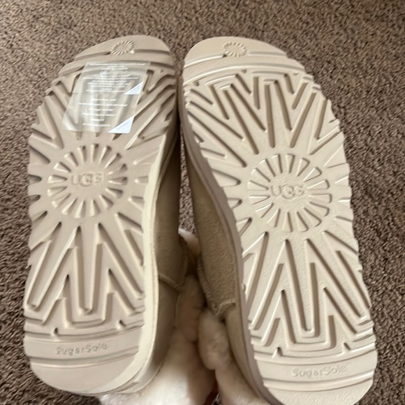 Ugg - Picture 5 of 15